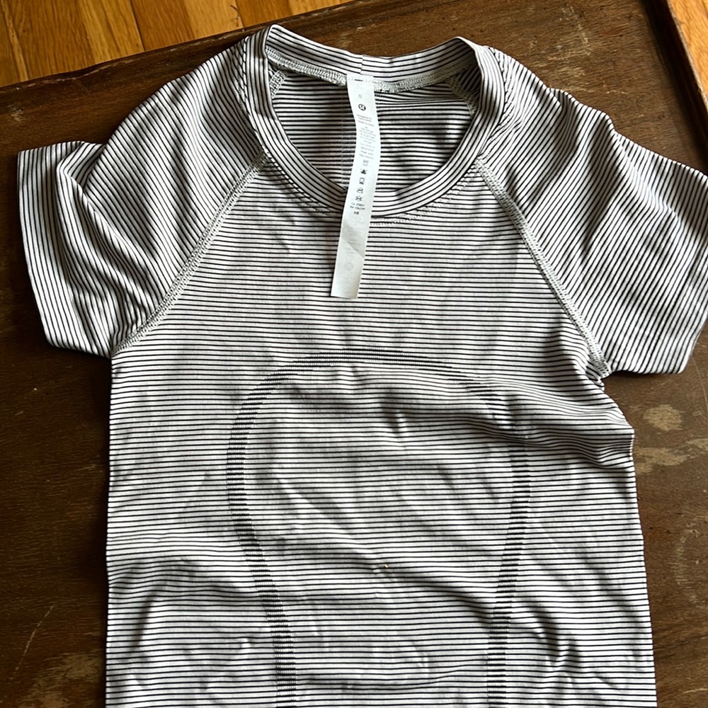 NWOT Lululemon Swiftly Tech short sleeve shirt size 0